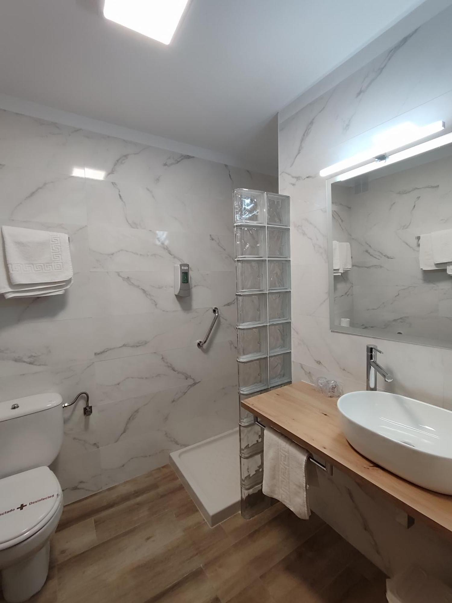 Hotel Solatorre كوميلاس المظهر الخارجي الصورة